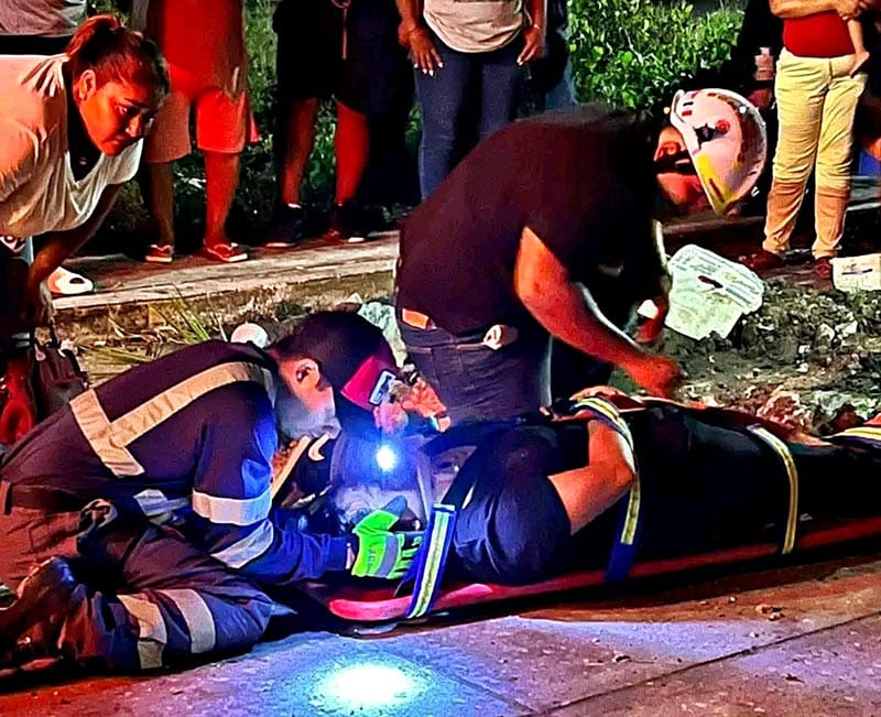 ¡JOVEN MUJER HERIDA POR DERRAPÓN DE MOTOCICLETA!