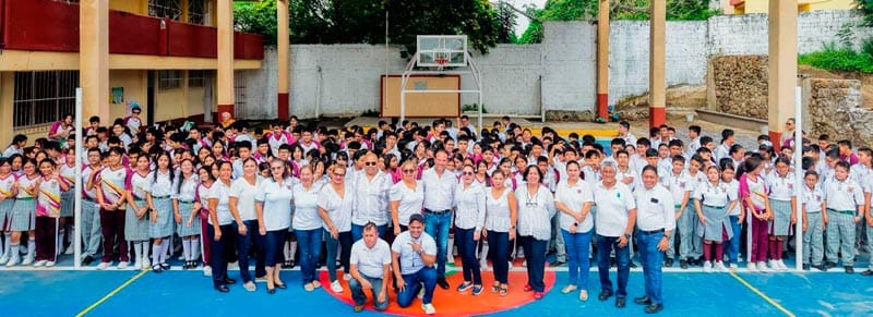 ¡UNÁNUE LE METE PUNCH!