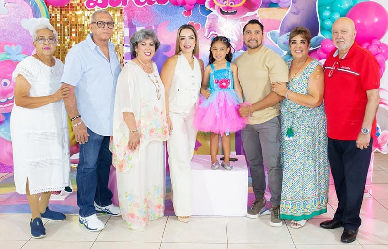 LORETO FESTEJA SEIS AÑITOS CON SU FIESTA DE TROLLS