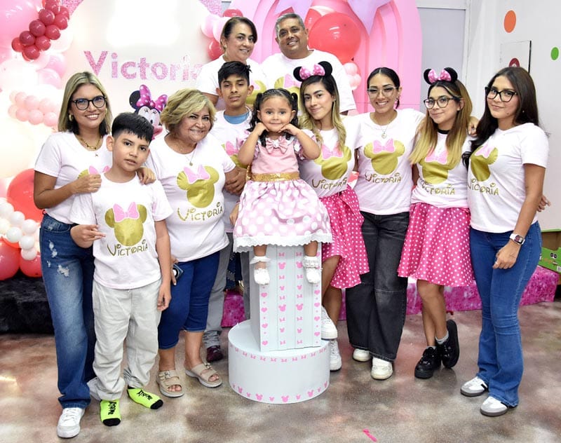 VICTORIA ES PRESENTADA ANTE DIOS