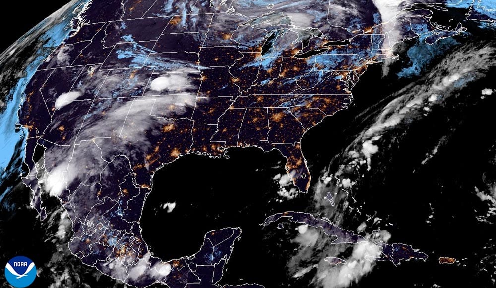 ¡EL GOLFO DE MÉXICO, AQUÍ ENFRENTE; ESTÁ QUE ARDE! - *CRECE EL DISTURBIO EN EL  ATLÁNTICO Y VA HACIA LAS ANTILLAS
