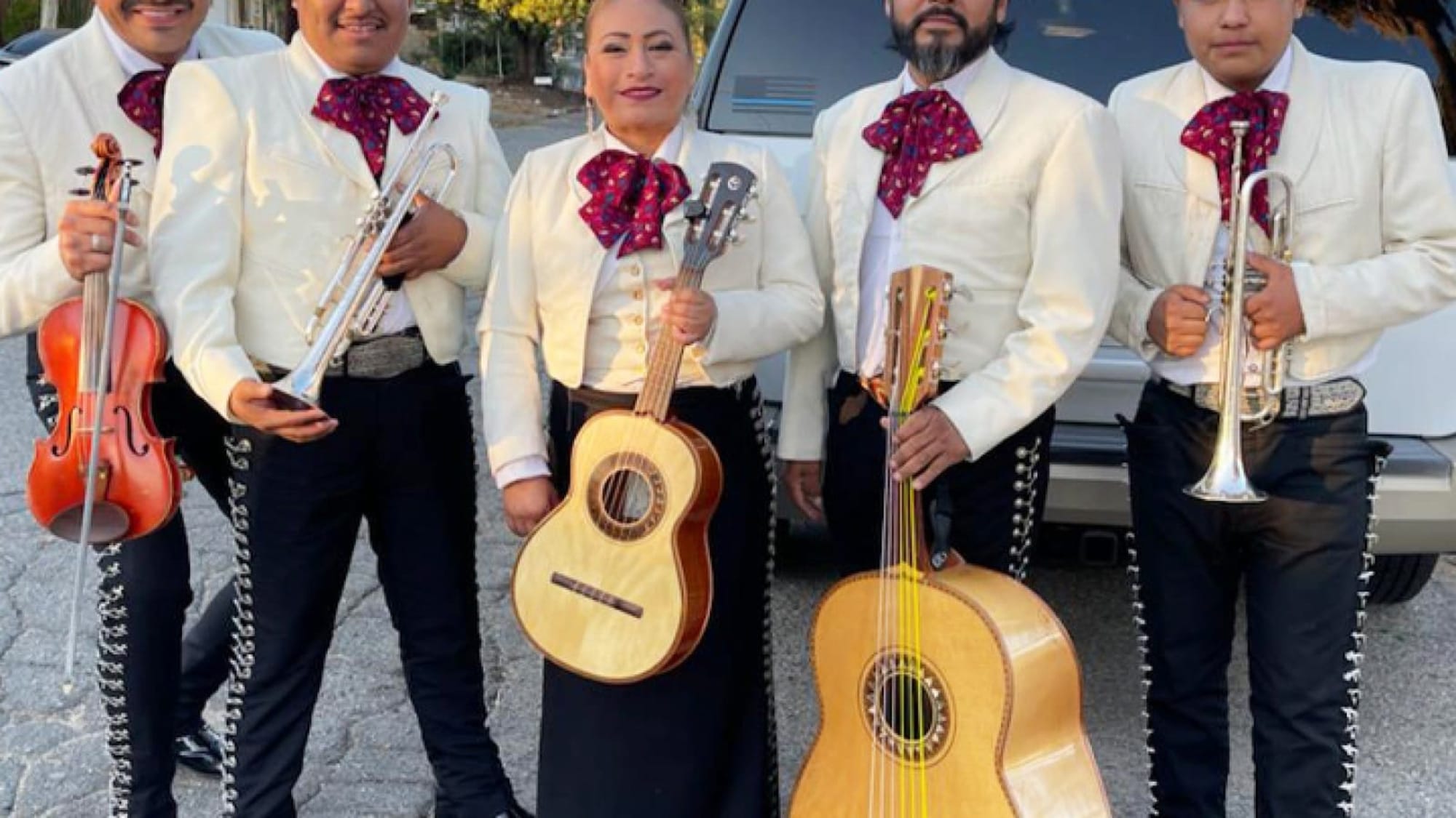 ¡SE HACEN MENOS LAS SERENATAS!