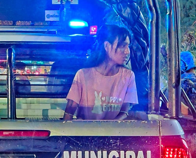 ¡MUJER DETENIDA POR GOLPEAR Y HUMILLAR A SUS PEQUEÑOS HIJOS!