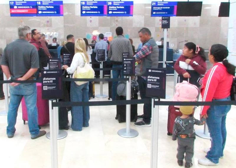¡ATORADOS EN EL AEROPUERTO! - Y TRES HORAS