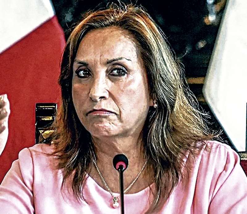 ¡CAE PRESIDENTA DE PERÚ, POR “INCAPACIDAD MORAL”! - LA DESTITUYE EL CONGRESO