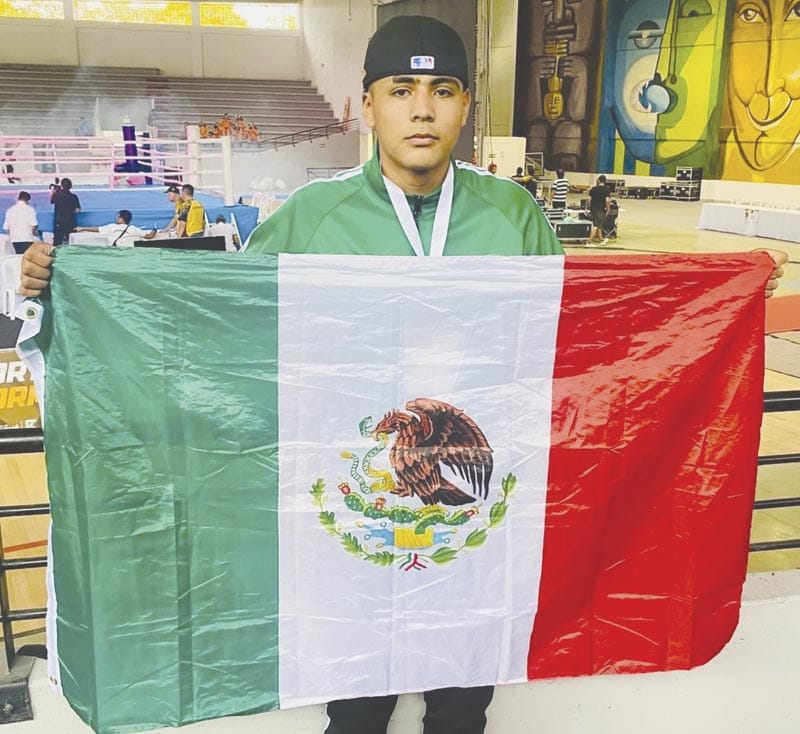 ¡SE BAÑA EN BRONCE! - DAVID REYES…