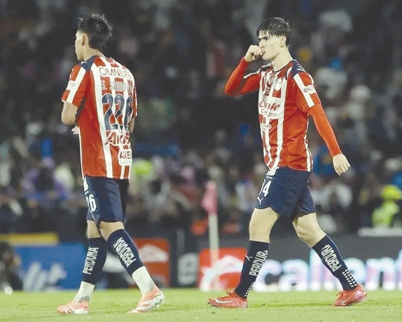 ¡CHIVAS VENCE A PUMAS, TOLUCA MANTIENE LA CIMA!