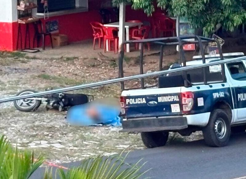 ¡EJECUTAN A ‘EL TANO’ EN TLAPACOYAN! - EL TRABAJADOR DE LA CONSTRUCCION FUE AGREDIDO A PLOMAZOS CUANDO VIAJABA EN SU MOTOCICLETA