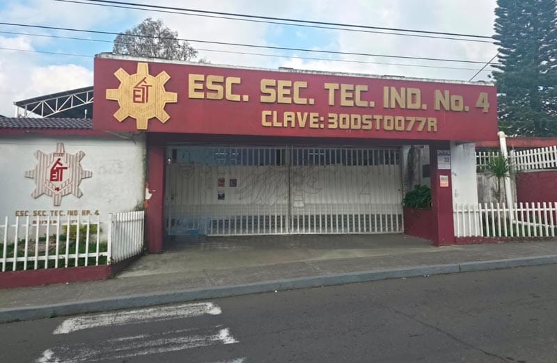 ¡INVESTIGAN PRESUNTO INGRESO DE UNA PISTOLA EN SECUNDARIA DE ORIZABA!