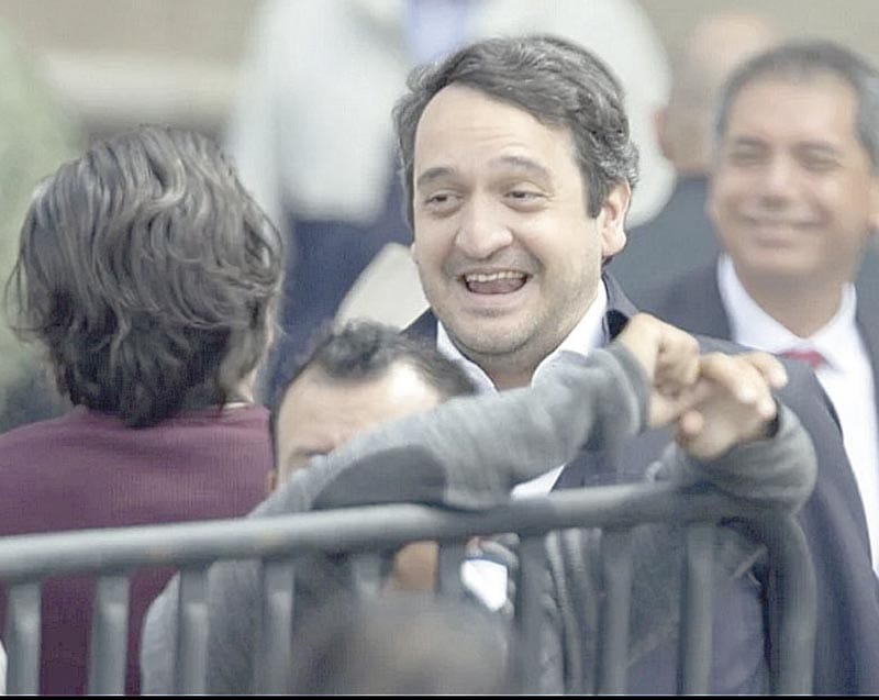 ¡“ANDY” LÓPEZ BELTRÁN COMPRA OBRA DE KUSAMA DE MEDIO MILLÓN DE PESOS!