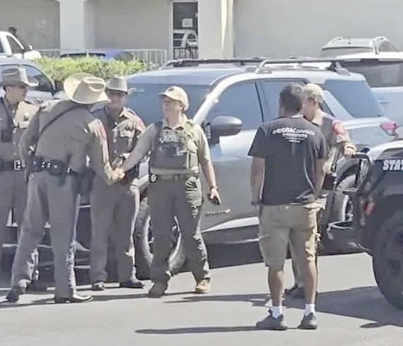 ¡CACERÍA MIGRATORIA EN BODEGA DE ROPA USADA EN TEXAS, HAY 40 DETENIDOS!