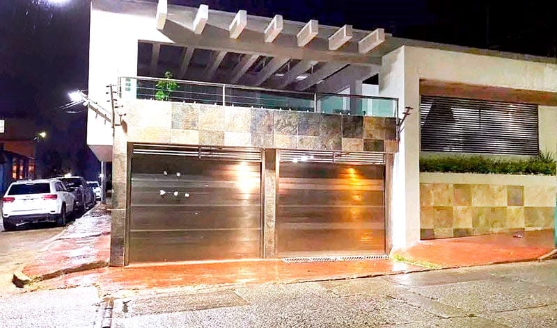 ¡LANZAN BOMBAS MOLOTOV CONTRA CASA DE LA ALCALDESA DE ACAYUCAN!