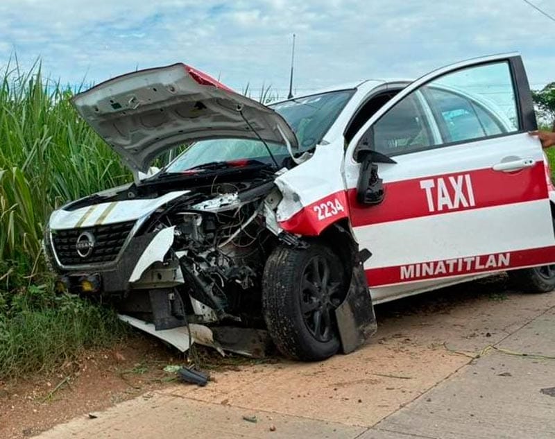 ¡MOTOCICLISTA SE VA AL CIELO EN ENCONTRONAZO!