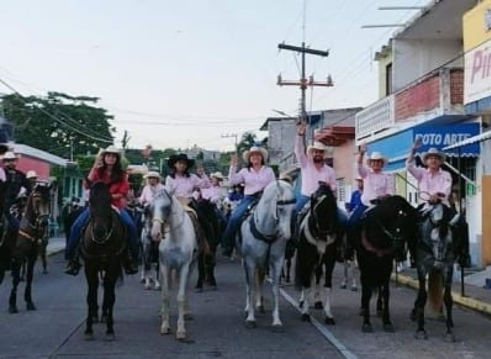 ¡SUSPENDEN CABALGATA EN ALVARADO!