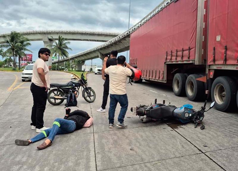 ¡CHUZA DE MOTOCICLETAS FRENTE A LA BOTICARIA!
