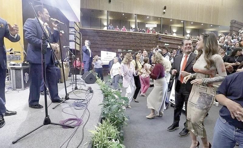 ¡NIEGAN 'INSENSIBILIDAD'... Y YA PIENSAN EN LOS ÁNGELES AZULES!