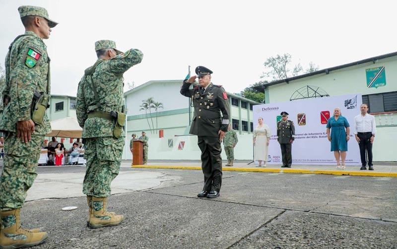 ¡LLEGA EL CORONEL CÁRDENAS! - A LA BOTICARIA