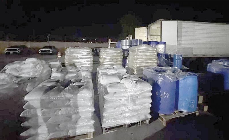 ¡ASEGURAN TRACTOCAMIÓN CON MÁS DE 13 TONELADAS Y 13 MIL 400 LITROS DE PRECURSORES QUÍMICOS!
