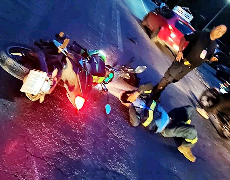 ¡JOVEN OBRERO DERRAPÓ EN SU ‘CABALLO DE ACERO’!