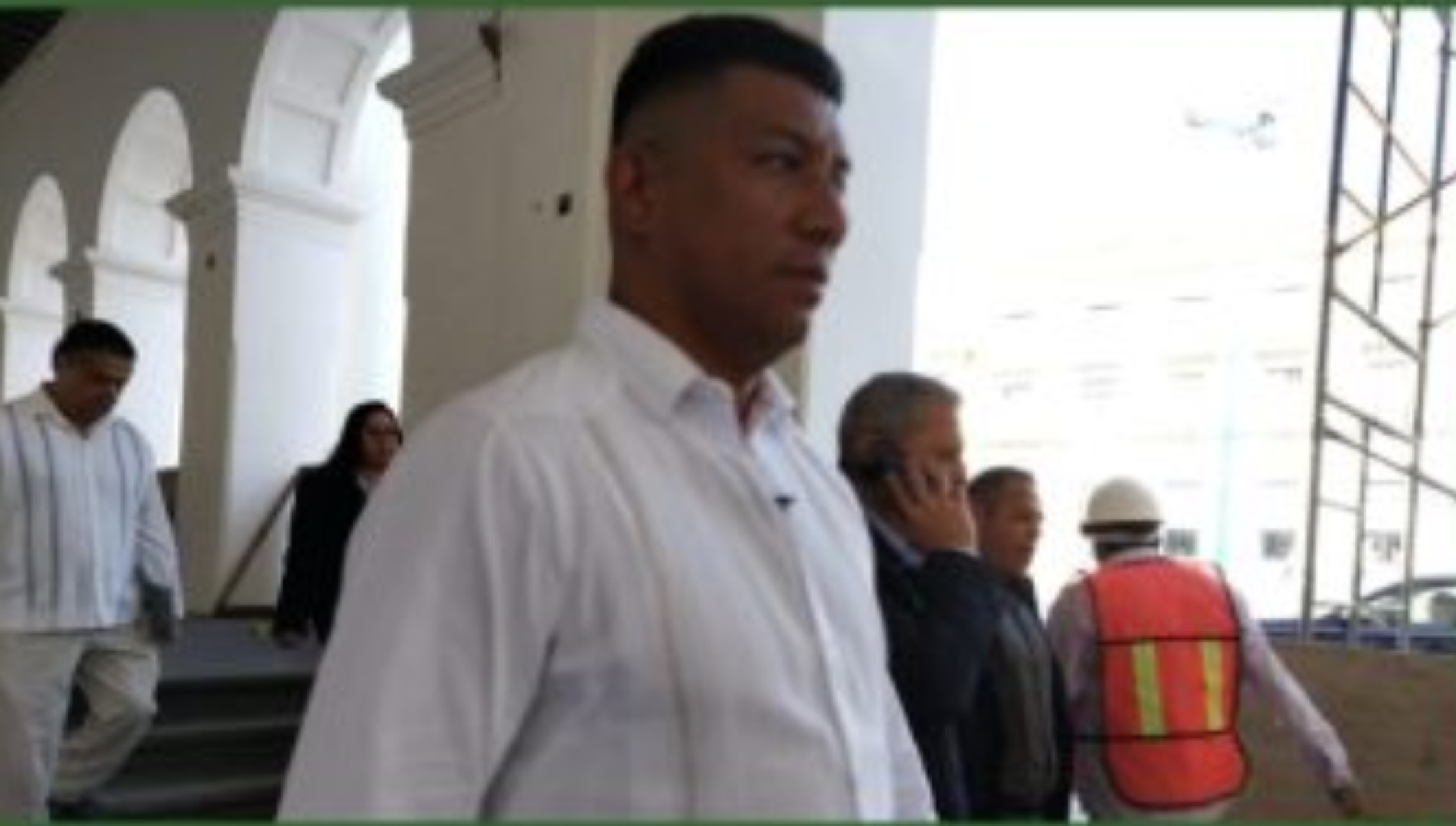 ¡SOLITARIO HAMPÓN ROBA 10 MIL PESOS DE FARMACIA GUADALAJARA EN EL FLORESTA!