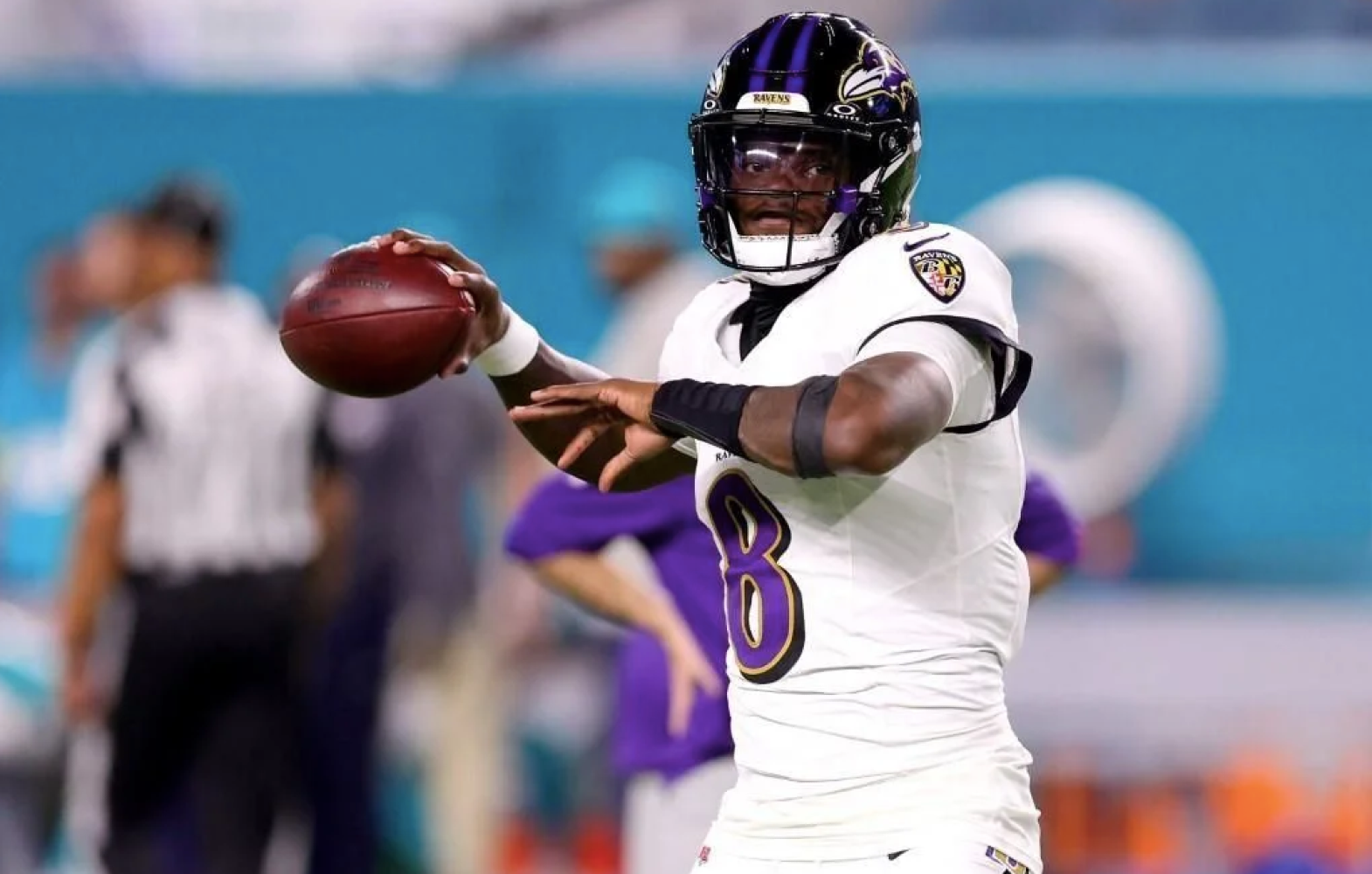 ¡BRILLA LAMAR JACKSON Y COMANDA TRIUNFO ANTE MIAMI EN LA NFL!