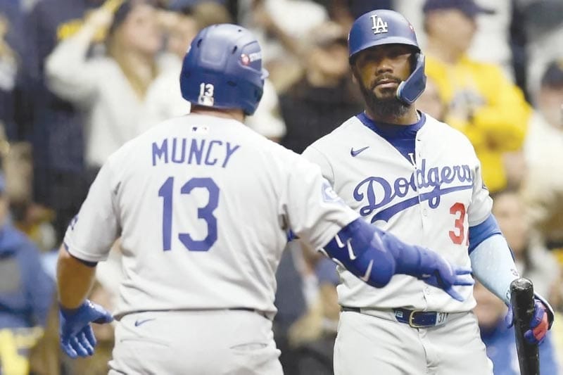 ¡UNA HISTORIA LLAMADA BÉISBOL! | EL BRAZO DE YAMAMOTO Y EL PODER DE LOS DODGERS - Yoshinobu Yamamoto lanzó el juego de su vida y los Dodgers, aplicaron la misma docis a los Cerveceros de Milwaukee al superarlos cinco carreras...