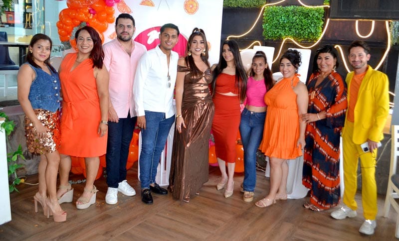 DIEGO Y MARIANA CELEBRAN VELADA FRENTE AL MAR