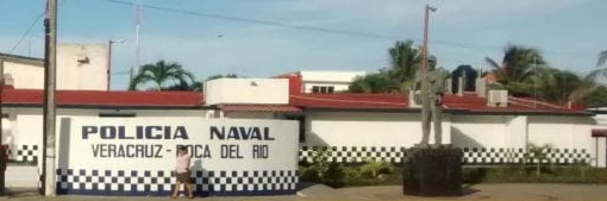 ¡GANDALLAS GOLPEARON A VENDEDORA DE COMIDA EN TERMINAL DE AUTOBUSES!