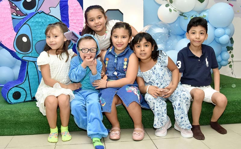 IAN CELEBRA CON “LILO Y STITCH”