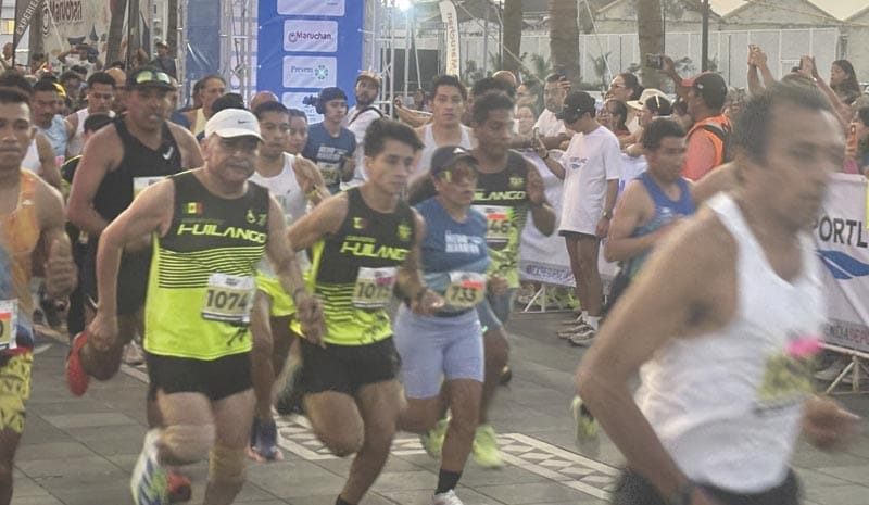 ¡BERENICE FLORES Y EDUARDO VARGAS CONQUISTAN EL MEDIO MARATÓN NOCTURNO! - EVENTO DE GRAN EXITO