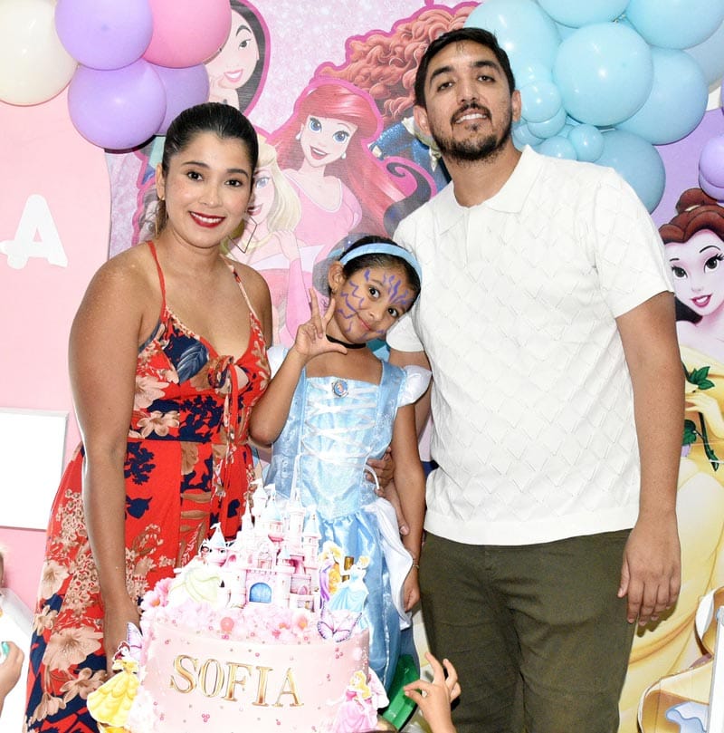 SOFÍA ES “CENICIENTA” EN SU FIESTA DE 5 AÑITOS