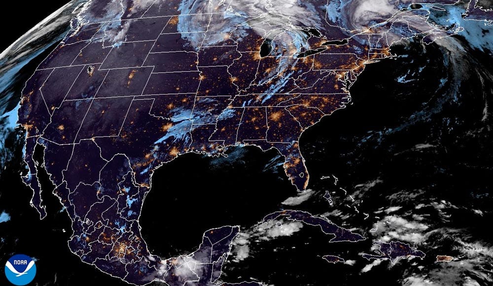 ¡PERTURBACIÓN CICLÓNICA A MEDIO MAR CARIBE! - *SOPLA DE FRENTE CON RACHITAS Y BOCHORNO.