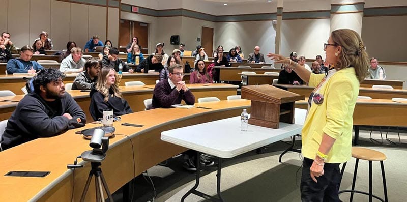 ¡DE VERACRUZ A PENSILVANIA! - *Fundadora de Solecito dicta una conferencia en la U. de Pensilvania