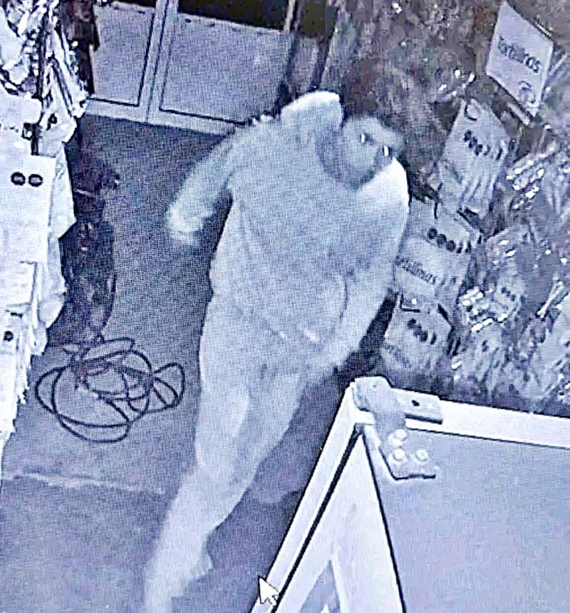 ¡GRABAN EN VIDEO A ‘AMANTE DE LO AJENO’ SAQUEANDO TIENDA!