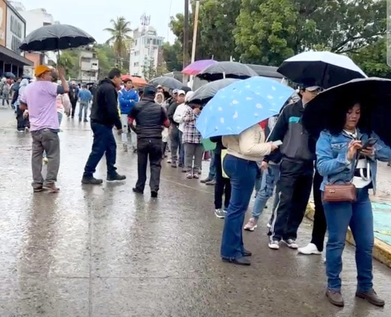 ¡LES QUITAN EL CUPÓN! - *De los enseres a los damnificados de Poza Rica