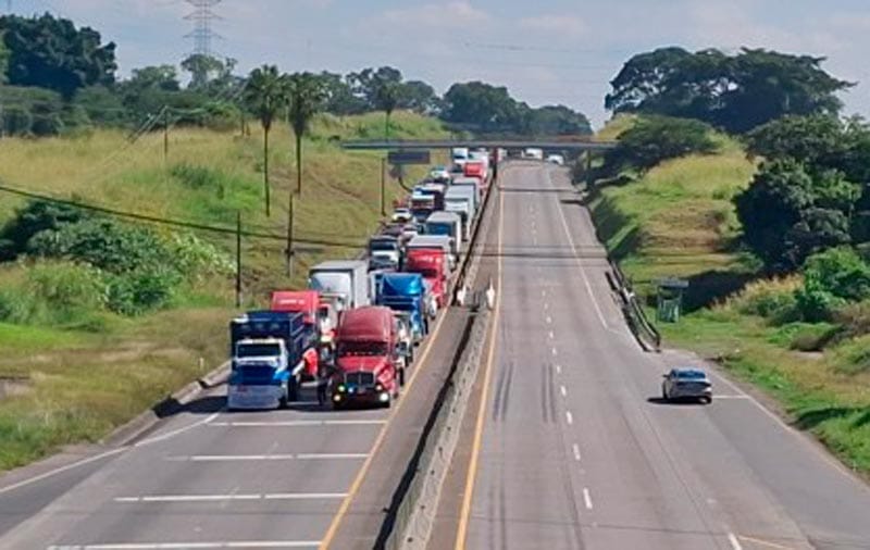 ¡PROTESTAN CON MARCHA LENTA! - POR LA INSEGURIDAD EN VERACRUZ