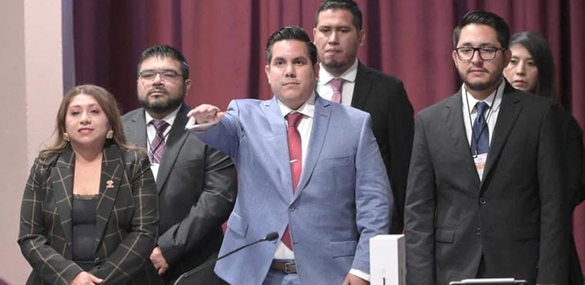 ¡DEJAN SOLO A BOUZAS! - *Oposición desaira comparecencia de titular de Comunicación