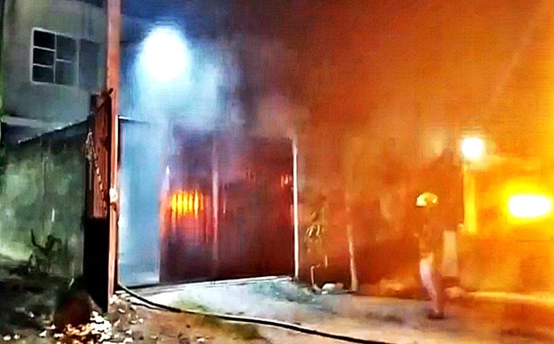 ¡SE QUEMÓ RECÁMARA DE VIVIENDA DE TRABAJADORA!