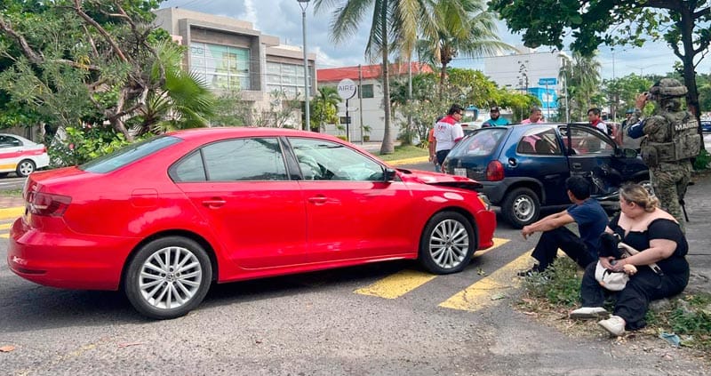 ¡COLISIONA JETTA Y CHEVY EN EL VIRGINIA!
