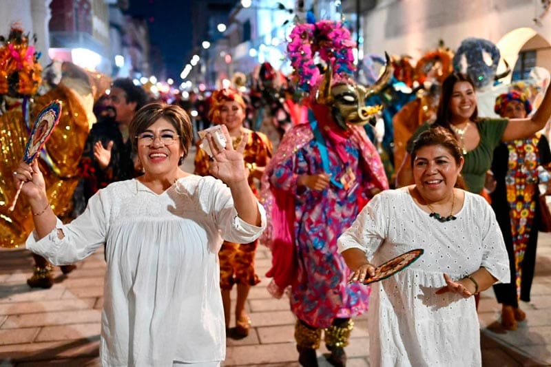 ROSA MARIA HASTA PUSO A BAILAR A TODOS POR INDEPENDENCIA…