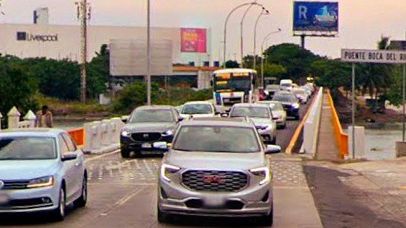 ¡DENUNCIA NAHLE LA OBSTRUCCIÓN DEL PUENTE DE BOCA DEL RÍO! - *Tras la protesta de conductores de transporte por aplicación