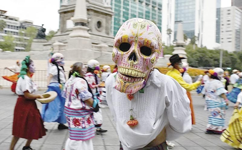 ¡DESFILE DE DÍA DE MUERTOS EN CDMX TUVO UNA ASISTENCIA DE UN MILLÓN 450 MIL PERSONAS!
