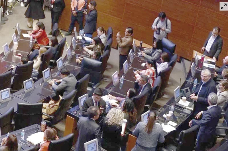 ¡AVALA SENADO RENUNCIA DE GERTZ POR “CAUSA GRAVE”!