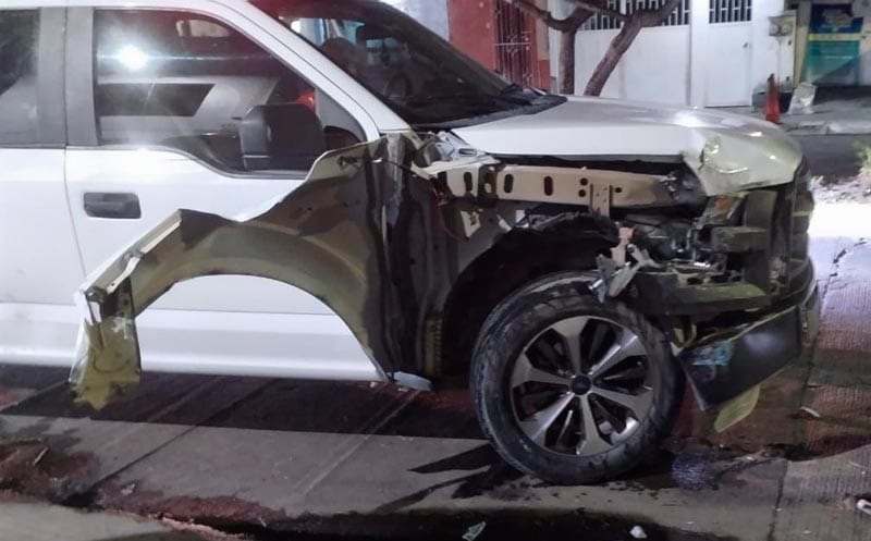 ¡CAMIONETÓN CHOCÓ CONTRA VEHÍCULO DE PROTECCIÓN CIVIL!