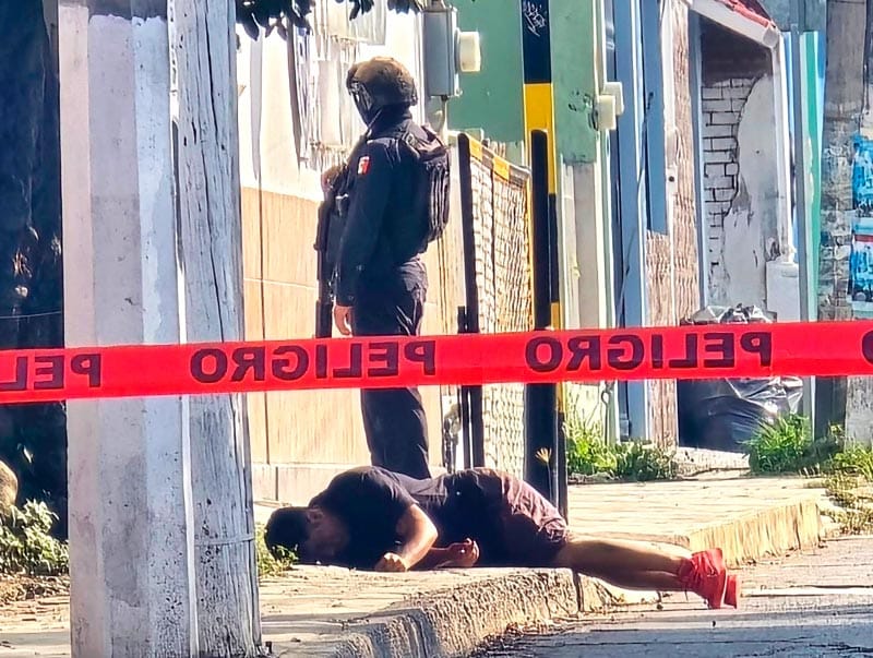 ¡CRIMINALES ASESINAN A TRABAJADOR DE CFE! - FUE BALEADO CUENDO IBA AL COLEGIO A RECOGER A SUS HIJOS