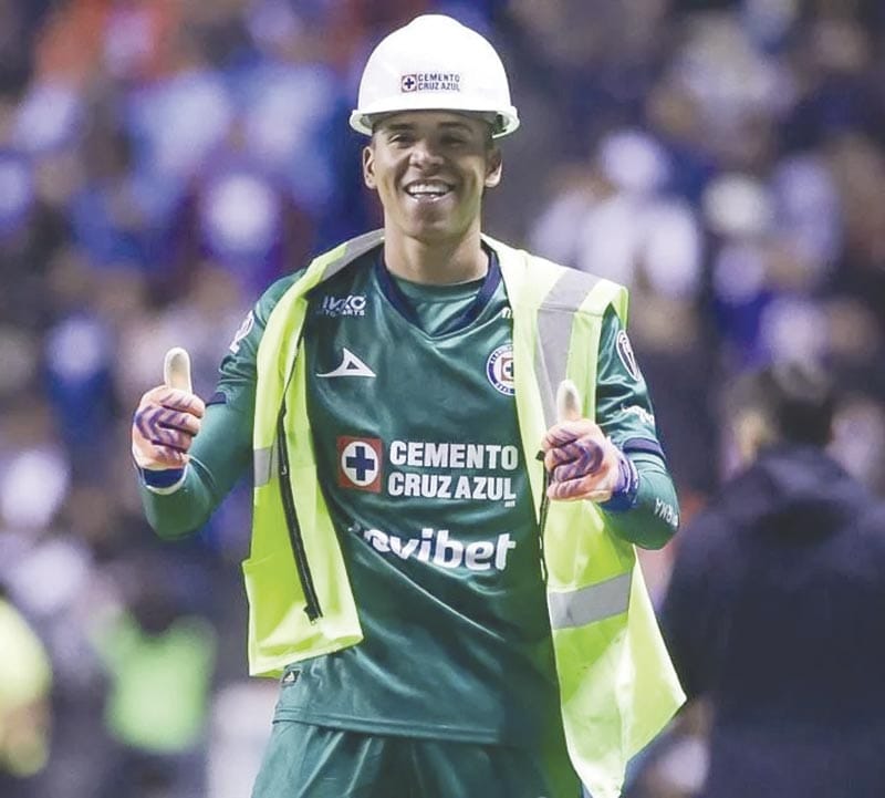 ¡CRUZ AZUL TOMA EL LIDERATO VENCIENDO 3-0 PUEBLA Y DUERME COMO LIDER GENERAL!