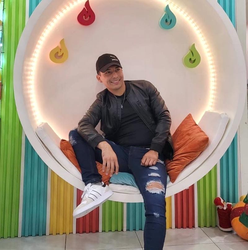 UNA CALUROSA FELICITACIÓN