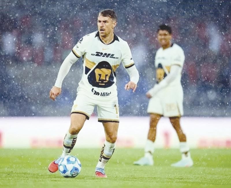 ¡SE FUE AARON RAMSEY DE PUMAS POR SU MASCOTA!