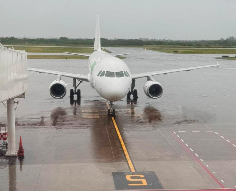 ¡SE LES ‘PONCHÓ’! - EL AVIÓN DE AEROBÚS