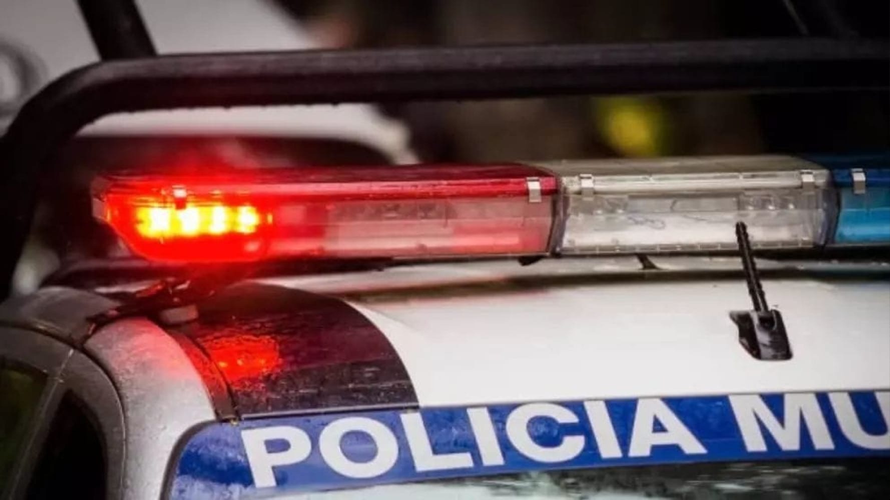 ¡CIVILES SOMETEN A ASALTANTE DE OXXO EN CHIVERÍA!